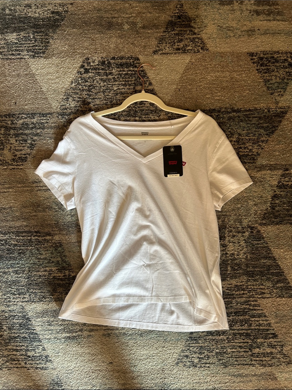 Levi's Women's White V-Neck Short Sleeve Tee